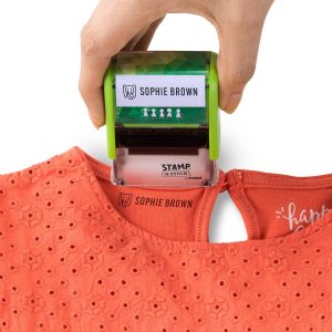 FABRIC STAMP, CUSTOMISABLE FABRIC STAMP, STAMP FOR CLOTHS, Trodat Stamp 'N Stick Stamp & Name Tags Set for Clothing & Affinements - English - Design Your Own Stamp with Dermatologically Tested Ink, Dishwasher & Washing Machine Safe